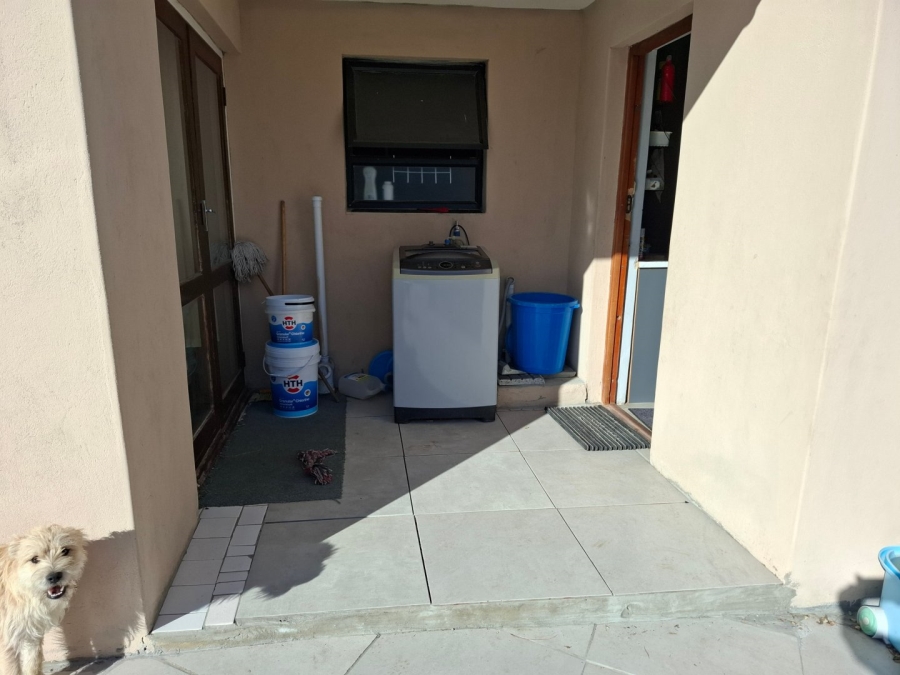4 Bedroom Property for Sale in Oakdale Western Cape